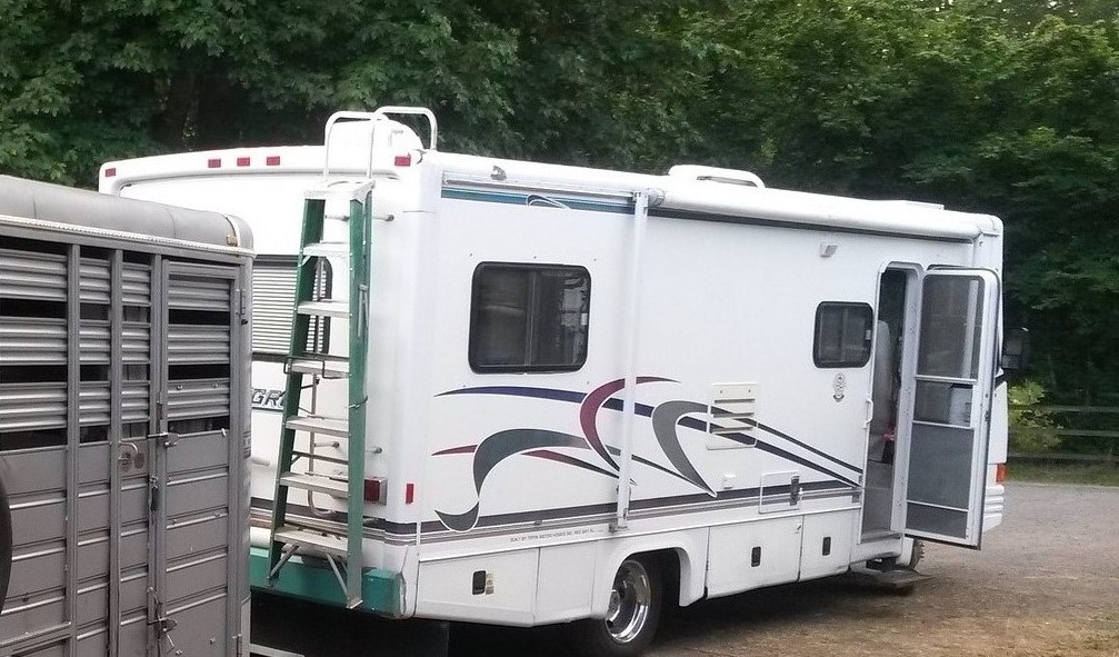 Council Approves Bylaw Regulating RV Parking and Comprehensive Zoning